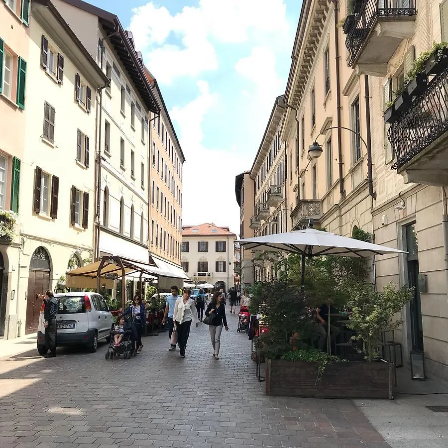 Central & Modern Apartment By Rent All Côme Italie